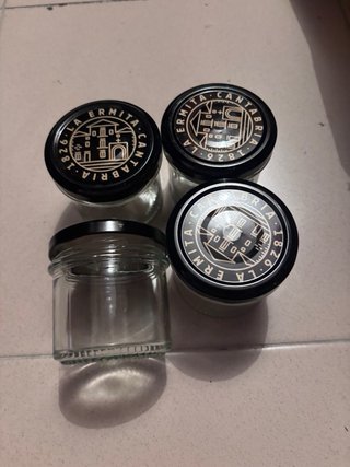 4 tarros de cristal con tapa negra