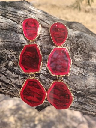 Pendientes largos rojos y dorados