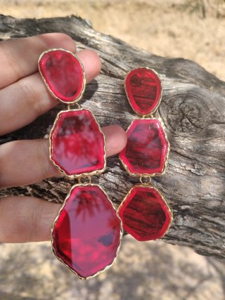 Pendientes largos rojos y dorados