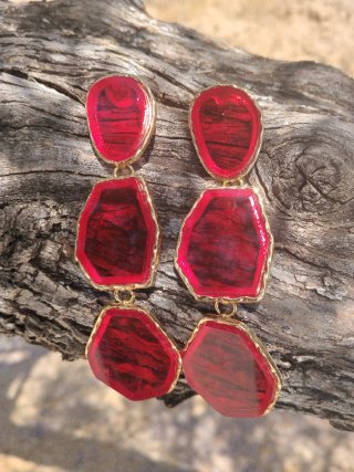 Pendientes largos rojos y dorados