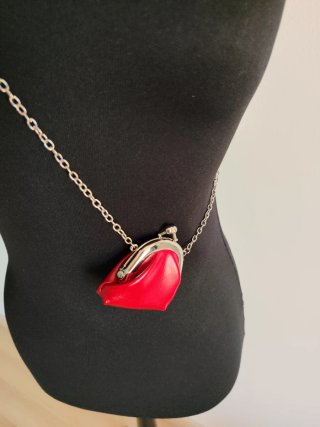 Collar monedero corazón rojo Stradivarius