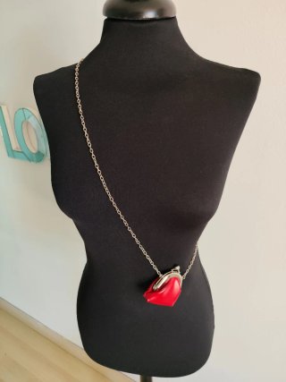 Collar monedero corazón rojo Stradivarius