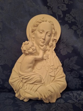 Virgen con Niño Relieve