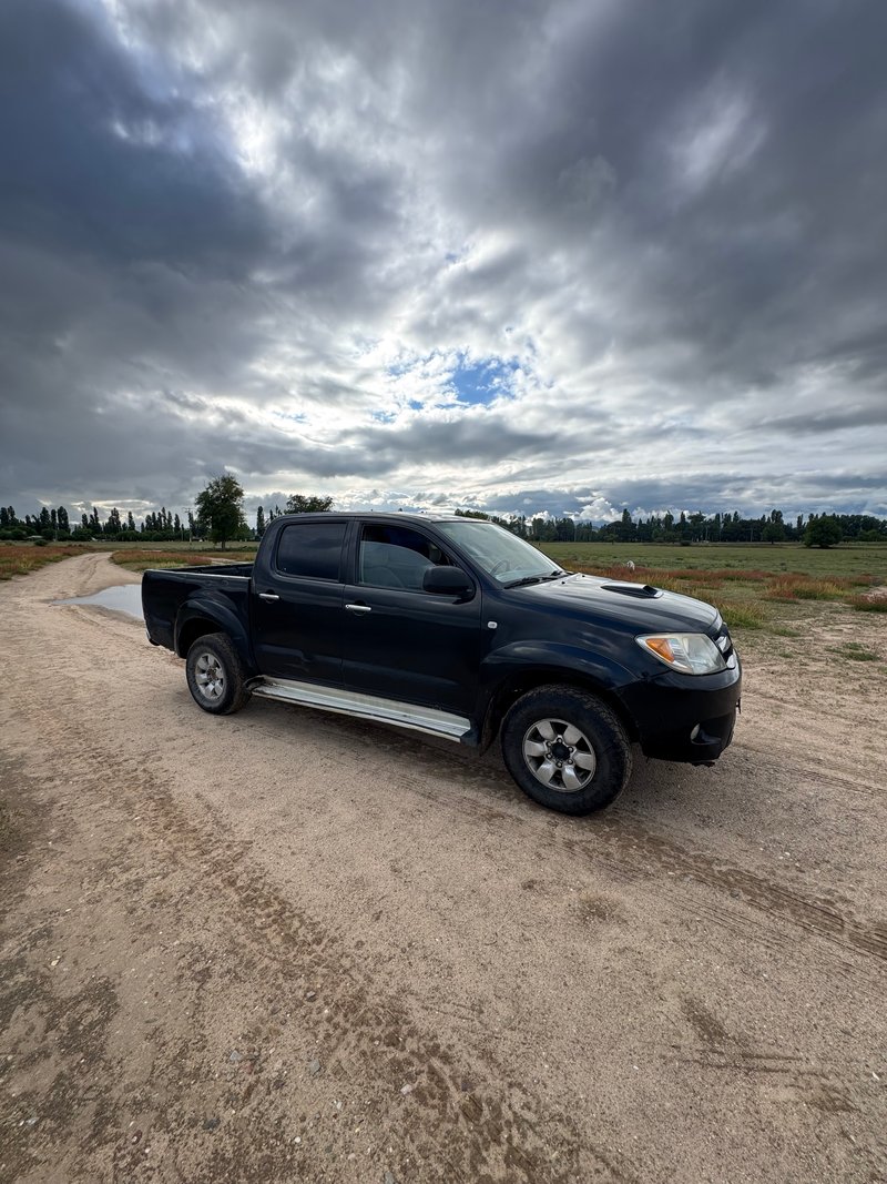 Toyota Hilux 2008 - foto 1