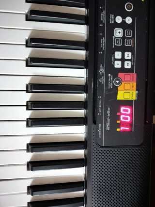 Tastiera Yamaha PSR-F52