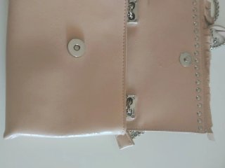 Bolso de ante con flecos y tachuelas