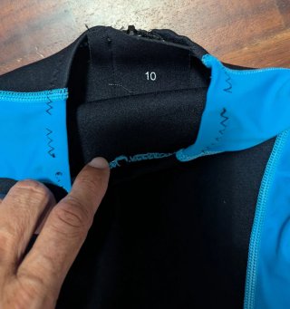 Neopreno corto Aquasphere azul y negro