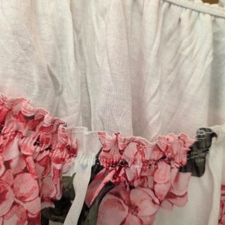 Blusa floral romántica hombros descubiertos