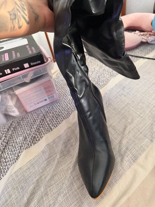 Botas altas negras nuevas