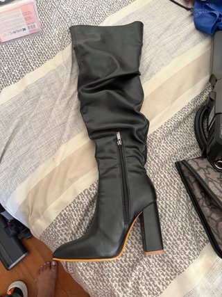 Botas altas negras nuevas
