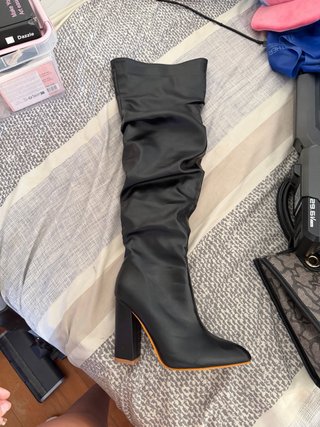 Botas altas negras nuevas