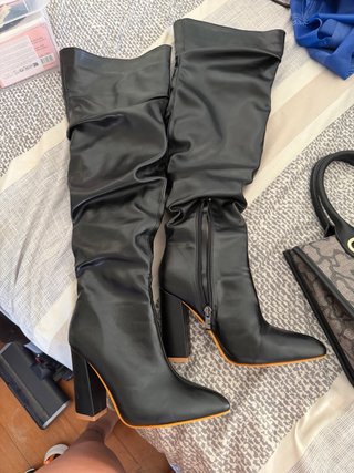 Botas altas negras nuevas