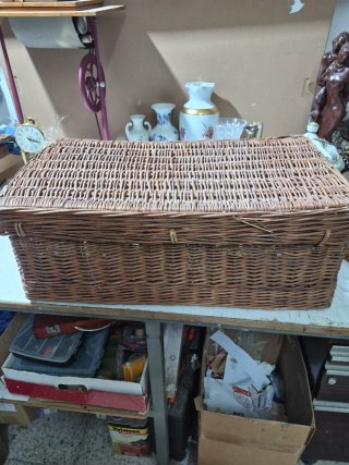 Cesta de mimbre grande con asas