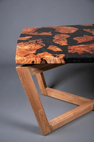Mesa centro olivo y resina epoxi artesanal