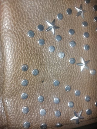 Mochila tachas marrón y plateada