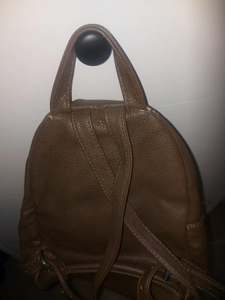 Mochila tachas marrón y plateada