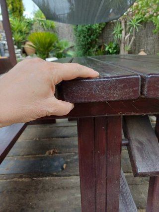 Mesa de exterior +  2 bancos en madera tratada