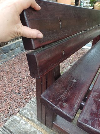 Mesa de exterior +  2 bancos en madera tratada