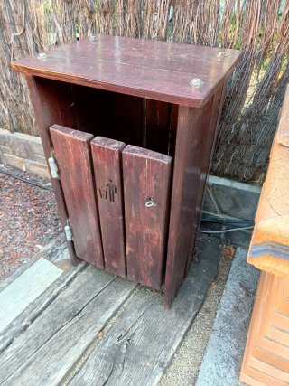 Mesa de exterior +  2 bancos en madera tratada
