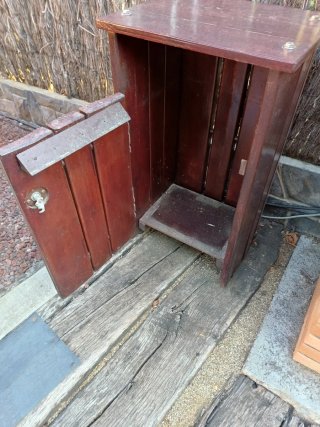 Mesa de exterior +  2 bancos en madera tratada