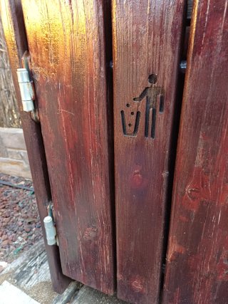 Mesa de exterior +  2 bancos en madera tratada