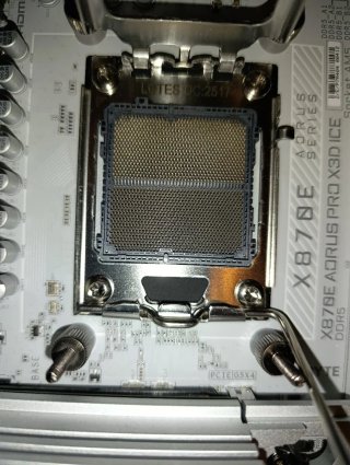 Gigabyte X870E Aorus Pro X3D ICE