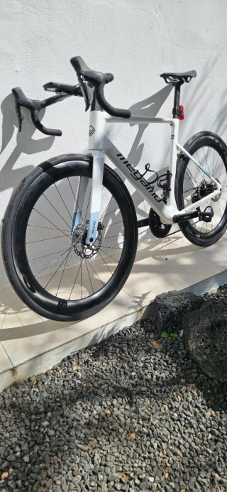 Bicicleta de carretera Megamo