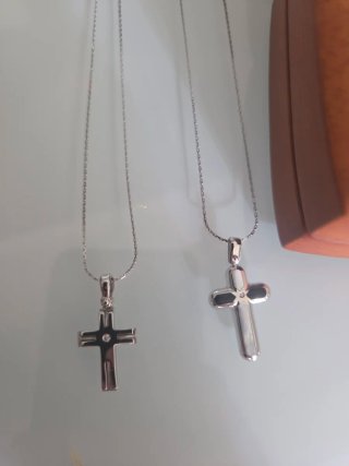 2 Collane Oro Bianco 18kt Crocifisso Brillanti