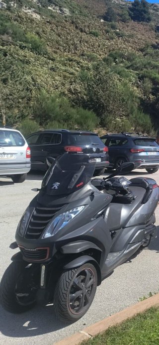Triciclo Peugeot Metropolis 400i RS