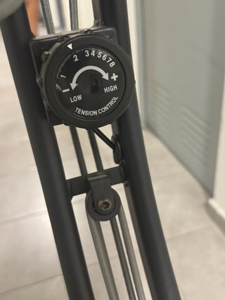 Bicicleta estática con respaldo