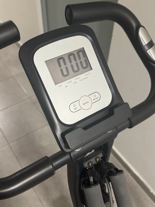 Bicicleta estática con respaldo