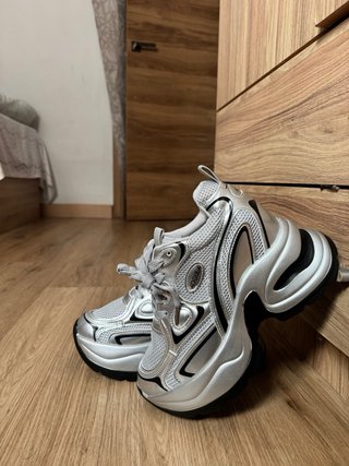 Zapatillas deportivas con elevación plateadas AOGU