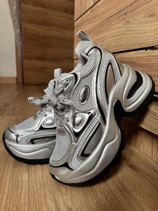 Zapatillas deportivas con elevación plateadas AOGU
