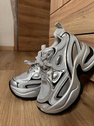 Zapatillas deportivas con elevación plateadas AOGU