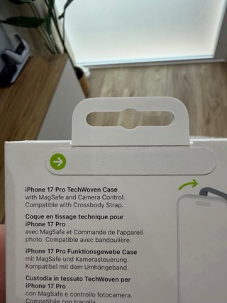 Funda iPhone 17 Pro Tech Woven Negra sin abrir