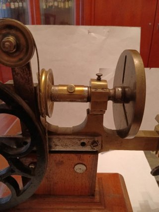 Torno de relojería antiguo