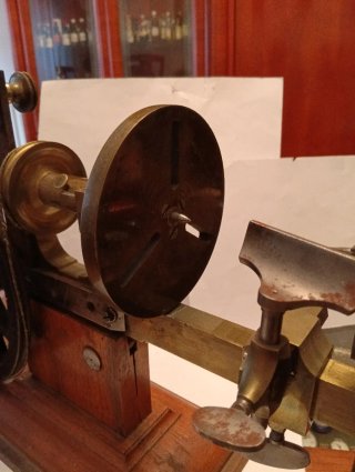 Torno de relojería antiguo