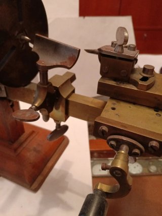 Torno de relojería antiguo