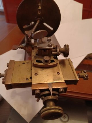 Torno de relojería antiguo