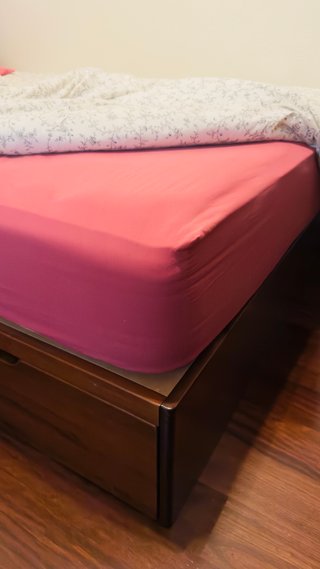 Cama individual, colchón y mesita de noche