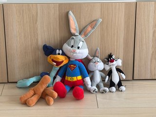 Lote Peluches Looney Tunes Bugs Bunny Superman.