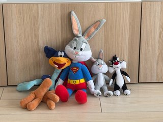 Lote Peluches Looney Tunes Bugs Bunny Superman.