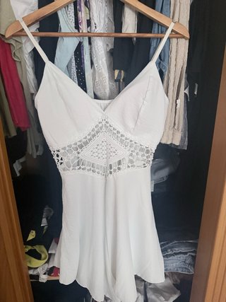 Mono blanco con encaje