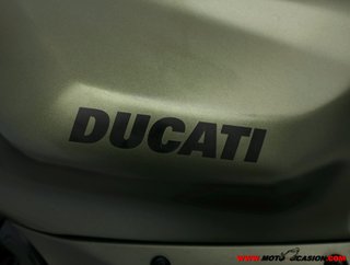 DUCATI STREETFIGHTER V2