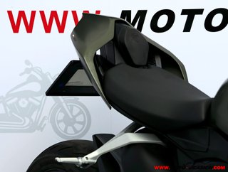 DUCATI STREETFIGHTER V2