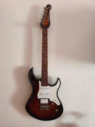 Yamaha Pacifica 212
