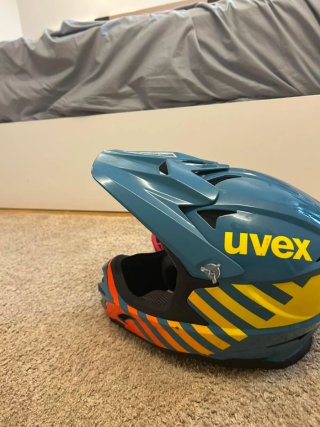 Casco integral y gafas de descenso