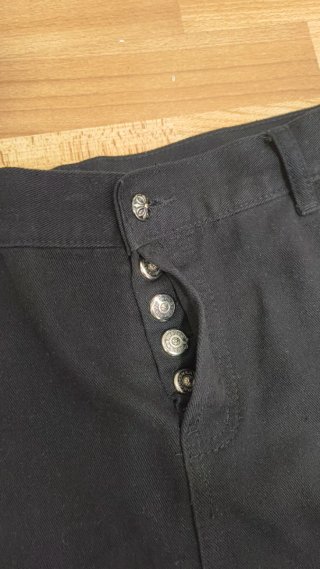 Vaqueros Chrome Hearts Negros