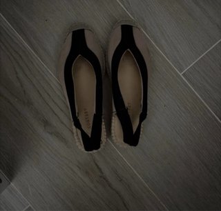 Zapatillas Kortessy Piel Beige y Negra