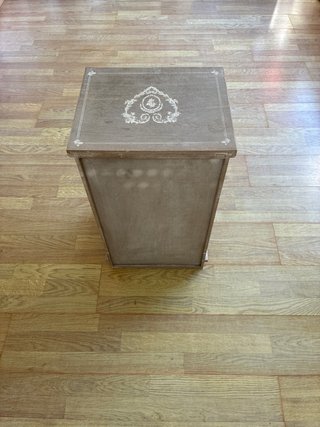 Mesita de noche de madera de diseño provenzal